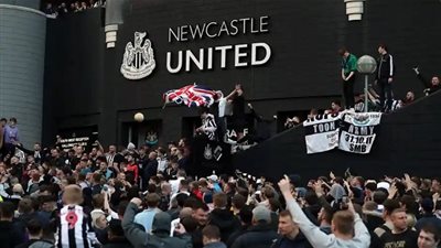 نيوكاسل يتحرك لضم مهاجم باريس سان جيرمان