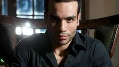 إحالة الفنان شادي خلف للمحكمة بتهمة التحرش ب 7 فتيات