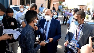 رئيس جامعة بني سويف يحذر الطلاب من عدم الالتزام بالإجراءات الاحترازية (فيديو) 