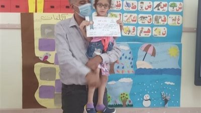 المدرسة المصرية اليابانية بسوهاج تكرم طالبة لأمانتها 