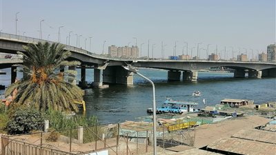 الإنقاذ النهري يواصل البحث عن ميكروباص سقط من أعلى كوبري الساحل بالنيل