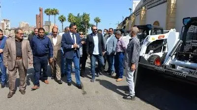 محافظ الدقهلية يتسلم الدفعة الثالثة من معدات النظافة