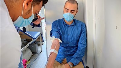 جامعة المنيا تُطلق حملات للتبرع بالدم والبلازما (صور)
