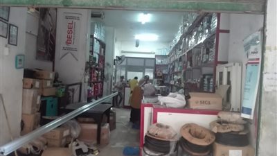 قوت الغلابة.. العثور على كميات كبيرة من السكر التمويني ناقص الوزن بالصف