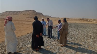 محافظ المنيا يوجه برفع درجة الاستعداد لاستقبال الشتاء وتطهير مخرات السيول