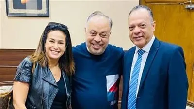 نقيب المهن التمثيلية يصل مطار الغردقة استعدادا لحضور مهرجان الجونة