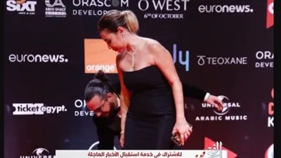  لفتة رومانسية تجمع مروان يونس بزوجته علي ريد كاربت مهرجان 