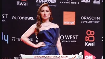 نسرين طافش تخطف الأنظار بالأزرق في مهرجان 