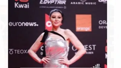 بفستان مفتوح.. أروى جودة تتألق من ريد كاربت مهرجان 