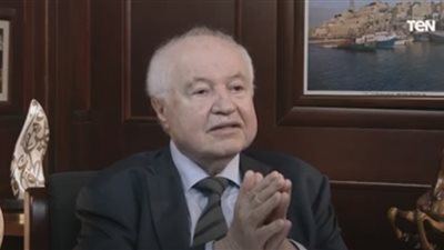 مفكر اقتصادي يكشف عن مفاجأة صادمة ستواجه البشرية في عام 2030 (فيديو)