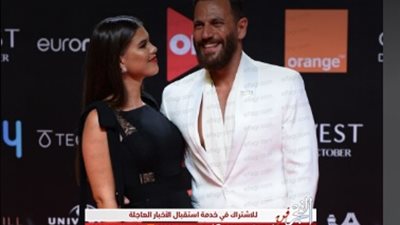 نيقولا معوض وزوجته على السجادة الحمراء بمهرجان الجونة السينمائي الدولي