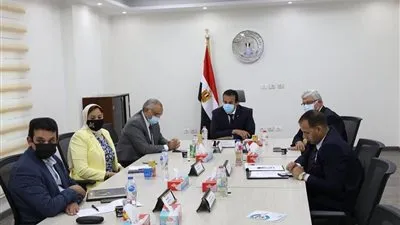 وزير التعليم العالي يناقش دور الجامعات المصرية في وضع الهوية البصرية