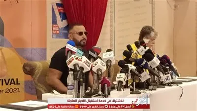 الحزن يسيطر على أحمد السقا في ندوته بالجونة عقب تلقيه خبر وفاة الدكتور فوزي فهمي 