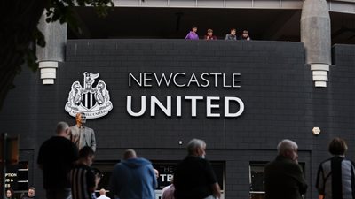 كلوب يطلق تصريحًا ناريًا بعد استحواذ السعودية على نيوكاسل