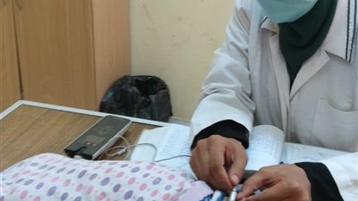 فحص وعلاج 14 ألف طفل حديث الولادة بالمنيا