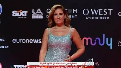 هنا شيحة ترقص على 