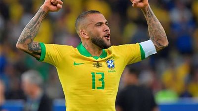 عاجل.. برشلونة يحسم موقفه من عودة داني ألفيش 