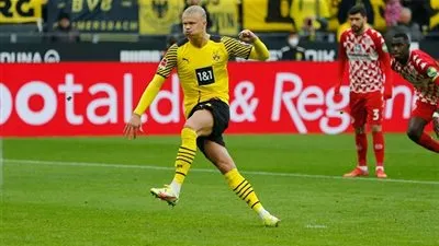 دورتموند يتصدر الدوري الألماني بفضل هدفي لاعبه هالاند