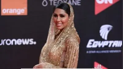 إنجي كيوان بإطلالة غريبة على الريد كاربت (صورة)