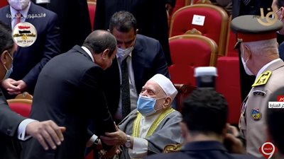  يوسف الحسيني عن مشهد تكريم السيسي لعمر هاشم: 