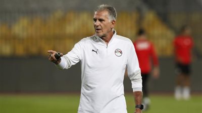 عاجل.. إتحاد الكرة يقرر صرف مكافأة ضخمة لكيروش بعد اقتناص صدارة المجموعة