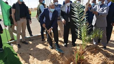 وزير التنمية المحلية يصل الوادي الجديد للمشاركة في الملتقى التسويقي للتمور (صور)