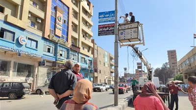 حملة مكبرة لإزالة الإعلانات المخالفة بالدقهلية (صور)