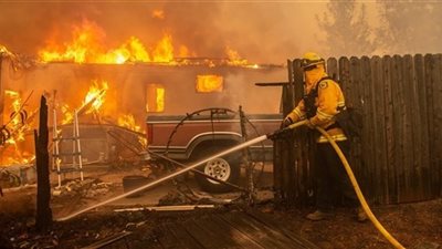 فرق الدفاع المدني في دبي: لا إصابات في حريق منطقة جبل علي الصناعية  