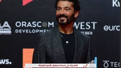 خالد النبوي يخطف الأنظار على الريد كاربت (صور)