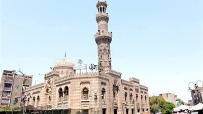 بما يليق بمكانة 