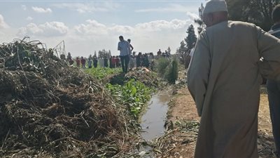 العثور على جثة مُسنة داخل جوال بجوار مصرف بالبحيرة (صور)