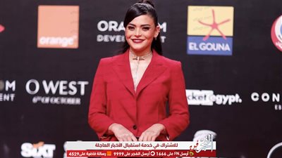 بإطلالة كلاسيك.. أسماء جلال تتألق في مهرجان الجونة 