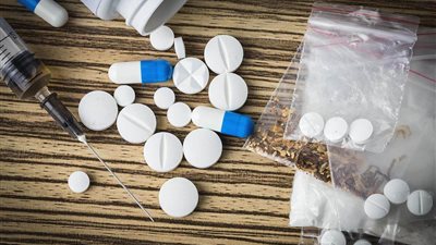 عقوبة صادمة لموظفي الدولة المتعاطين للمخدرات.. تعرف عليها