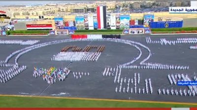 طلبة كلية الشرطة يكتبون بأجسادهم كلمة 