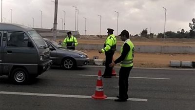 مدير المرور يتفقد الخدمات الأمنية بالطرق السريعة والصحراوية
