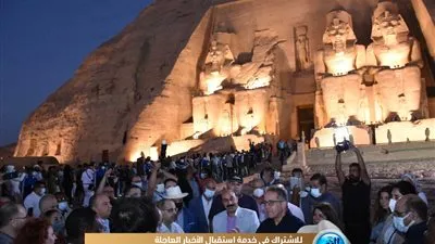 بالفيديو والصور ...ننشر تفاصيل تعامد الشمس على وجه رمسيس  صباح اليوم