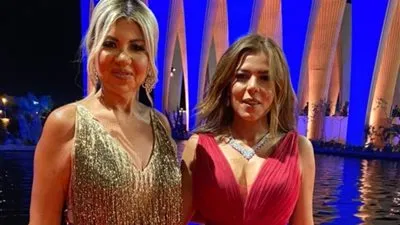 بفستان أحمر.. ناهد السباعي تتألق على السجادة الحمراء بحفل ختام الجونة