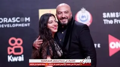 مجدي الهواري وابنة غادة عادل على الريد كاربت في ختام مهرجان الجونة