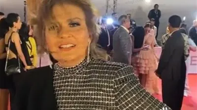 بإطلالة أنيقة.. يسرا تخطف الأنظار على السجادة الحمراء بختام مهرجان الجونة