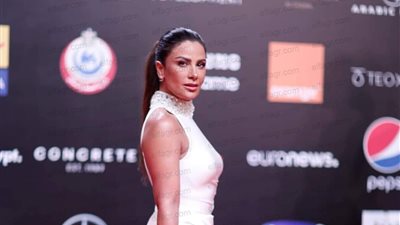 صبا مبارك تخطف الأنظار بالأبيض في ختام الجونة السينمائي