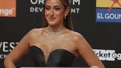 أمينة خليل تخطف الأنظار في حفل ختام الجونة السينمائي