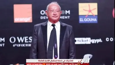 نجيب ساويرس بإطلالة كلاسيك في ختام مهرجان الجونة 