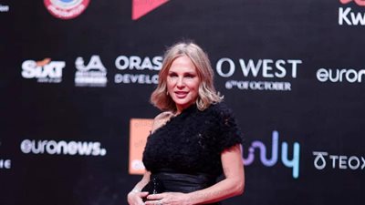 شيرين رضا ترفع شعار 