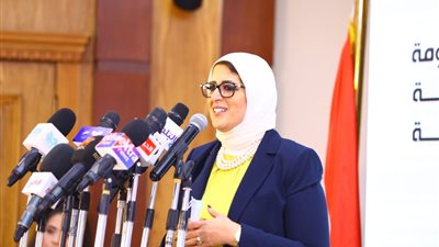 وزيرة الصحة: استقبال مليون و398 ألف جرعة لقاح فايزر بمطار القاهرة 