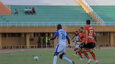 عاجل.. الحرس الوطني يقلص الفارق بالهدف الأول في شباك الأهلي (فيديو)