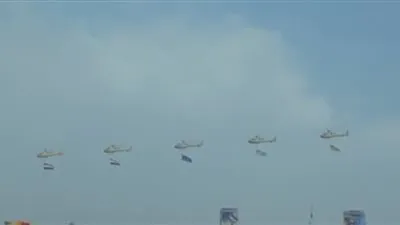 الهليكوبتر تحمل علم مصر في سماء عرض حفل تخرج دفعات من الكليات والمعاهد العسكرية