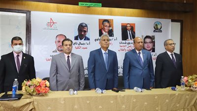 رئيس جامعة جنوب الوادي: لن نسمح بدخول أي طالب إلا بعد تلقى لقاح كورونا