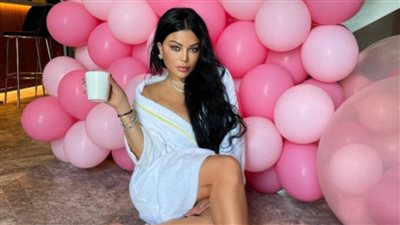 بالروب الأبيض.. هيفاء وهبي تتألق في أحدث ظهور لها عبر 