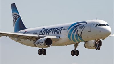 رئيس مصر للطيران يكشف تفاصيل تهديد إحدى طائرته المتجهة لموسكو 