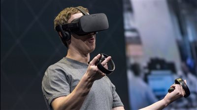 لماذا خسر مؤسس فيسبوك نصف ثروته في عام واحد؟.. خبير أمن المعلومات يُوضح (فيديو)